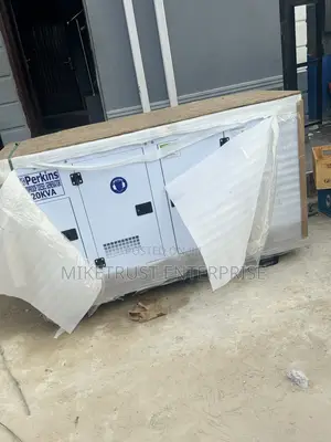 Perkins Diesel Engine 20kva Soundproof Generator. Warranty