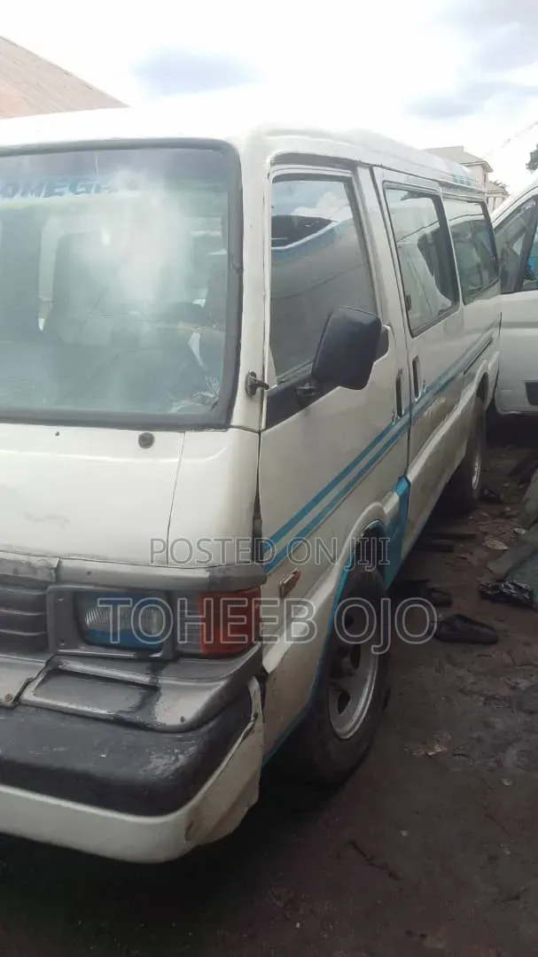 Mazda E2000 1986 White