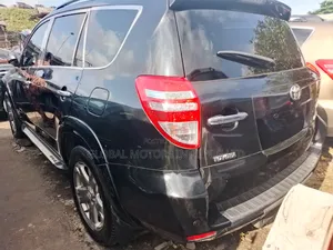 Toyota Rav4 2011. V4 Engine Model Full Option