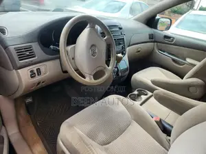 Toyota Sienna 2008 Gold
