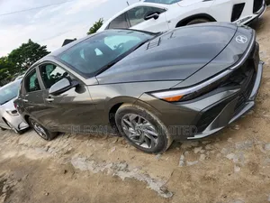 Hyundai Elantra SEL 2024 Gray