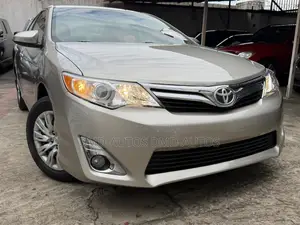 Toyota Camry LE 4dr Sedan (2.5L 4cyl 6A) 2014 Gold