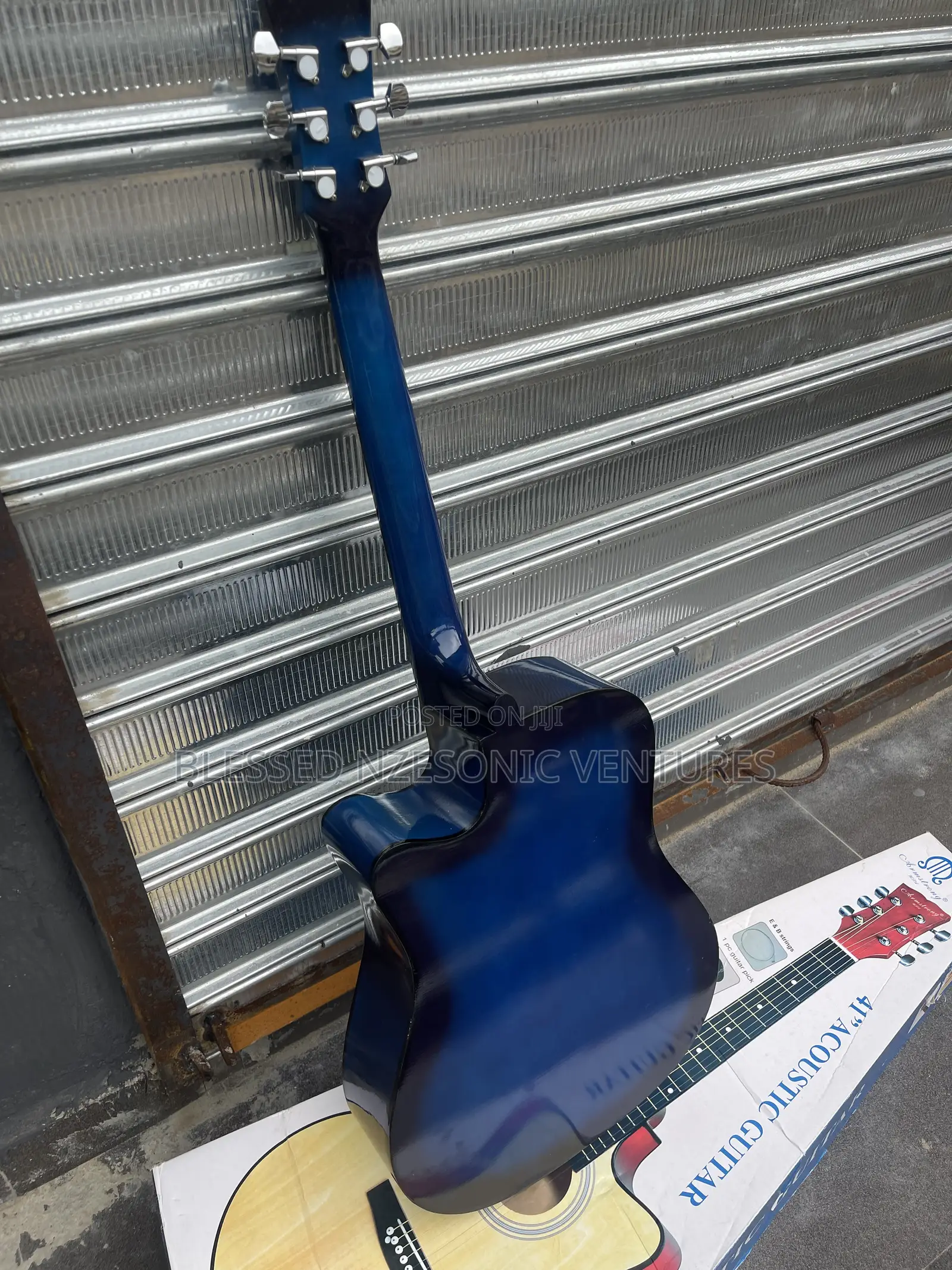 Jumbo Box Guitar