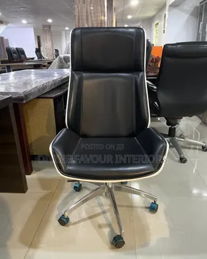 Executive Office Chair Black and White Back