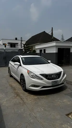 Hyundai Sonata SE Sedan FWD (2.4L 4cyl 6A) 2013 White