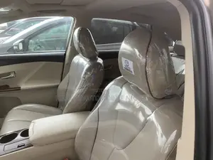 Toyota Venza AWD 2011 Gold