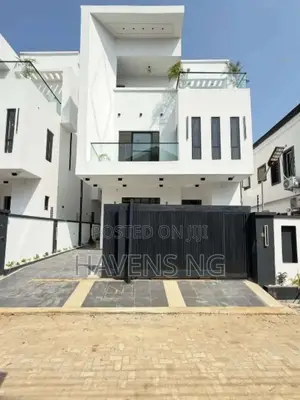 5bdrm Duplex in Ikota for sale