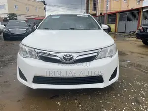 Toyota Camry LE 4dr Sedan (2.5L 4cyl 6A) 2013 White