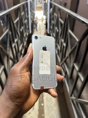 New Apple iPhone 7 32 GB Silver