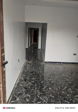 2bdrm Block of Flats in Nnpc, Oluyole for rent