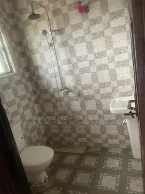 2bdrm Block of Flats in Nnpc, Oluyole for rent