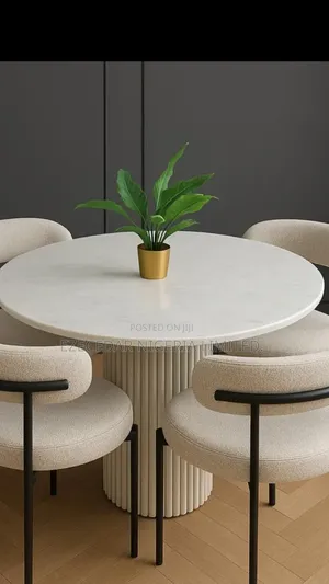 Dinning Set by 4 Chairs