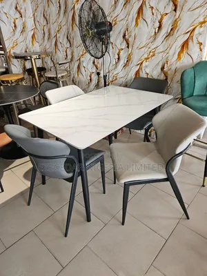 New Design Dinning Set by 4 Chairs 