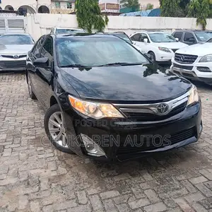 Toyota Camry XLE 4dr Sedan (2.5L 4cyl 6A) 2012 Black