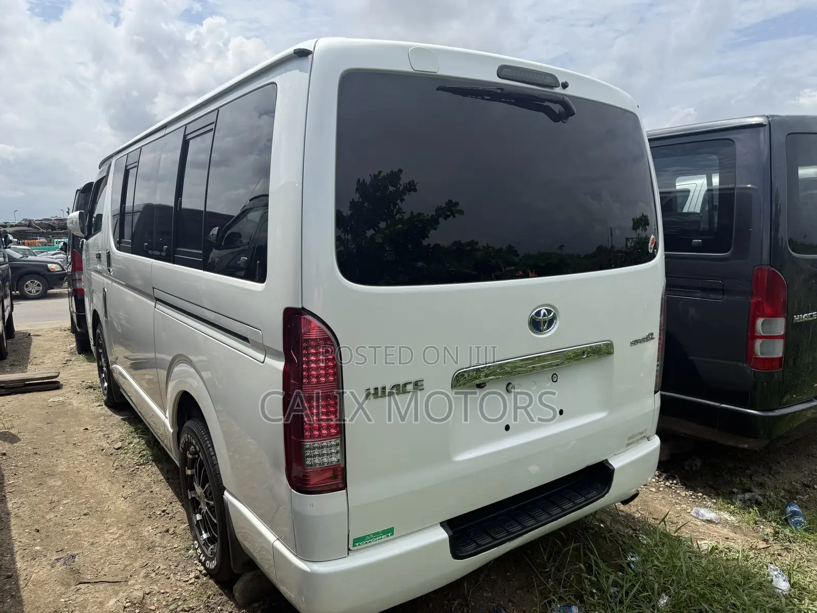 Toyota HiAce 2010 White