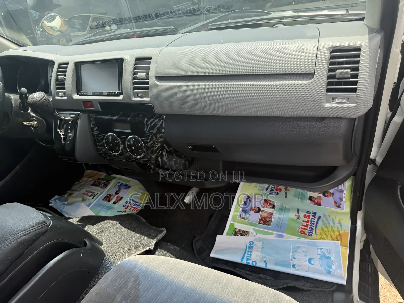 Toyota HiAce 2010 White
