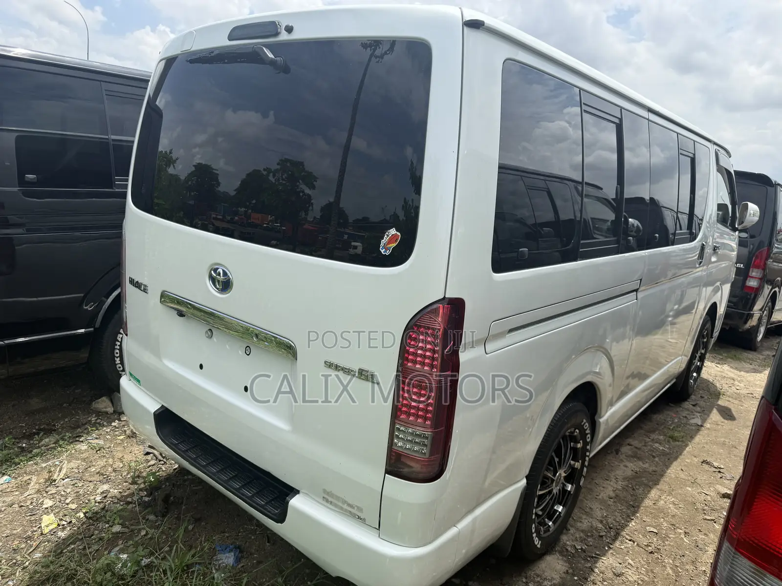 Toyota HiAce 2010 White