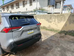 Toyota RAV4 XLE AWD 2019 Silver
