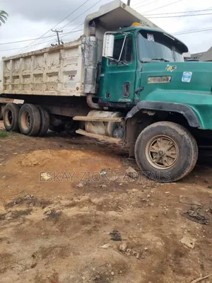 Truck (Mack Ch
10 Tyres)