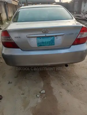 Toyota Camry LE 4dr Sedan (2.4L 4cyl 5M) 2004 Silver