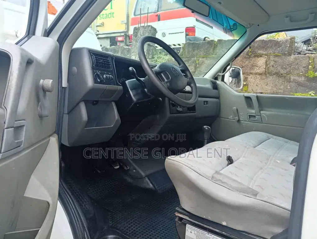 Volkswagen Transporter 2005 White