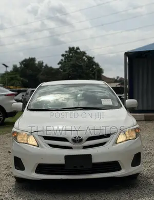 Toyota Corolla LE 4dr Sedan (1.8L 4cyl 4A) 2013 White