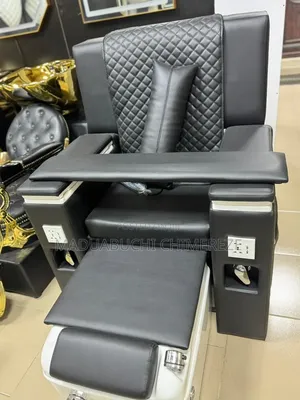Luxury Pedicure Spa Chair Wit Footrest, Manicure Tray Charging Ports
