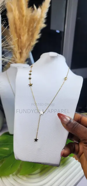 Star Inspired Fashion Chain