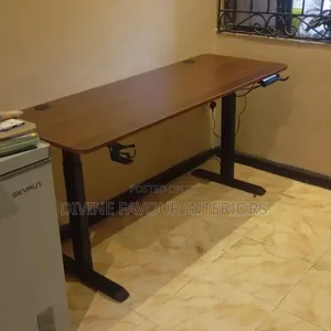 Electric Sit-Stand Desk With Wooden Desktop - 140cm - 60cm