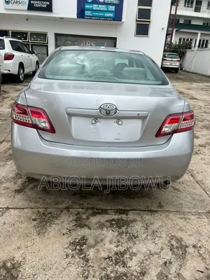 Toyota Camry LE 4dr Sedan (2.5L 4cyl 6A) 2011 Silver
