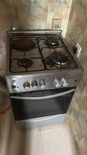 Gas Cooker With Oven and 4 Burners