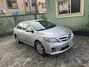 Toyota Corolla LE 4dr Sedan (1.8L 4cyl 4A) 2012 Silver
