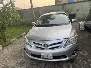 Toyota Corolla LE 4dr Sedan (1.8L 4cyl 4A) 2012 Silver