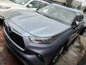 Toyota Highlander 2022 Blue