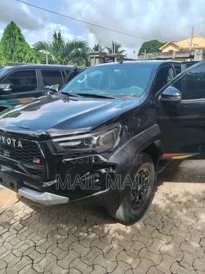 Toyota Hilux 2020 Black
