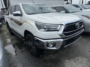 Toyota Hilux 2024 White