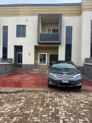 4bdrm Duplex in Ogui Road, Enugu for sale