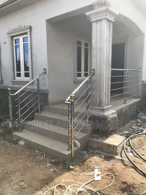 Handrail With Touch Of Gold Five Lining