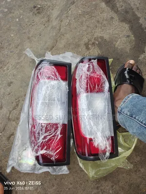 Back Light Nissan Np300