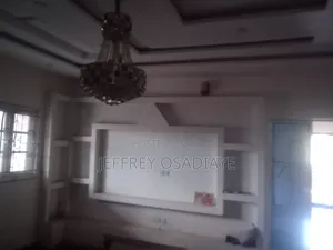 3bdrm Apartment in Jeffrey Real Estate, Benin City for rent