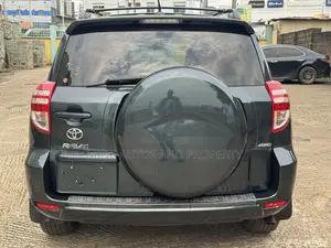 Toyota RAV4 LE AWD (2.5L 4cyl 6A) 2013 Green
