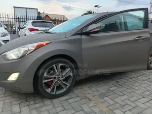 Hyundai Elantra GLS Sedan FWD (1.8L 4cyl 6A) 2013 Pearl