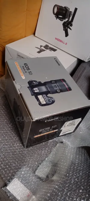 Canon 5d Mark Iv With 24-105mm Lens