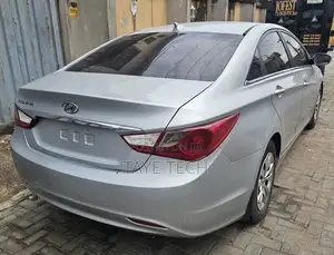 Hyundai Sonata GLS Sedan FWD (2.4L 4cyl 6M) 2012 Silver