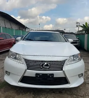Lexus ES 350 FWD 2015 White