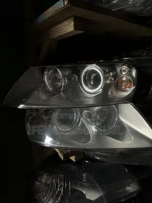 Headlights Volkswagen Toureg 2005