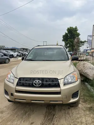 Toyota RAV4 2010 Gold