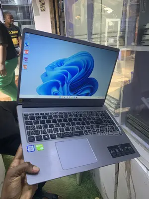 Laptop Acer Swift 3 8GB Intel Core i5 HDD 1T