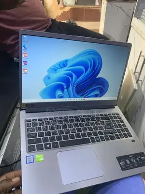 Laptop Acer Swift 3 8GB Intel Core i5 HDD 1T