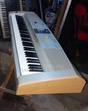Yamaha Keyboard London Using